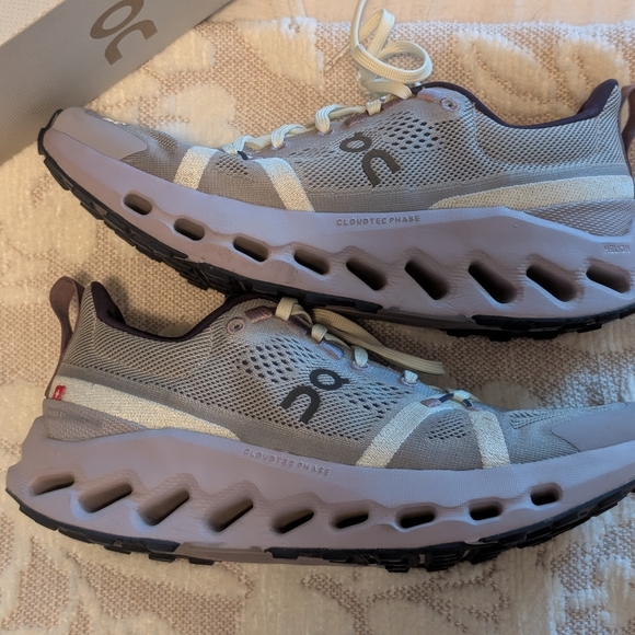 On Running Gray and Purple Athletic Shoes CloudTec - Picture 2 of 8